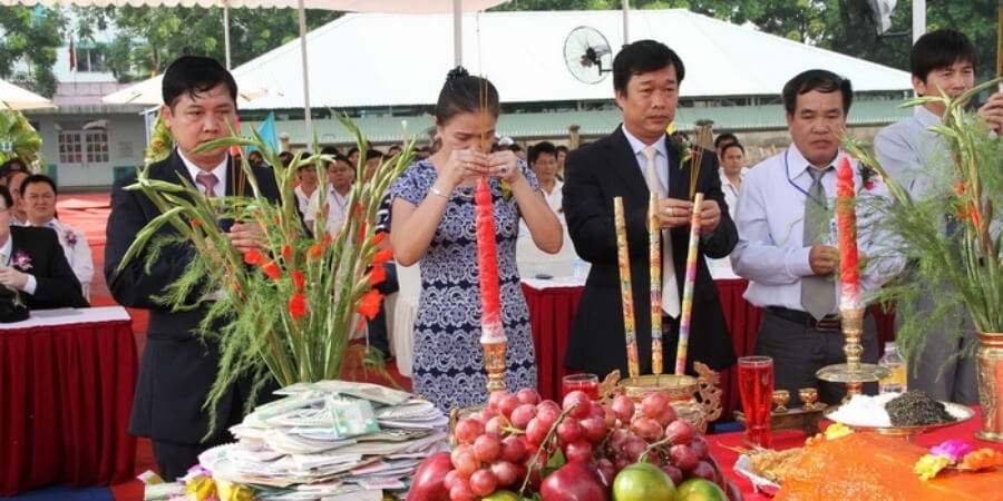 Xem chi tiết chuẩn bị khu vực làm lễ