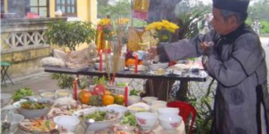 Xem chi tiết người khấn lễ