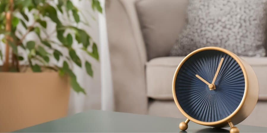 phong thuỷ treo đồng hồ phòng khách